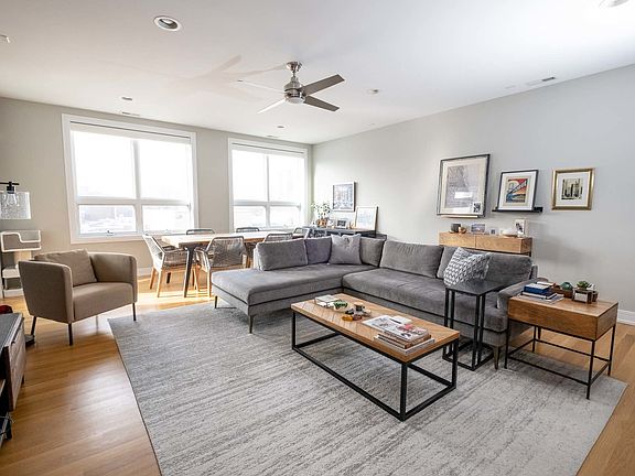3rd image of 1317 N Larrabee St #303