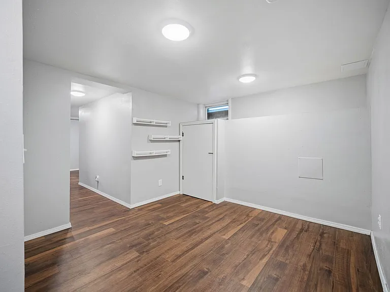 2527 W Liberty Ave — Photo 42