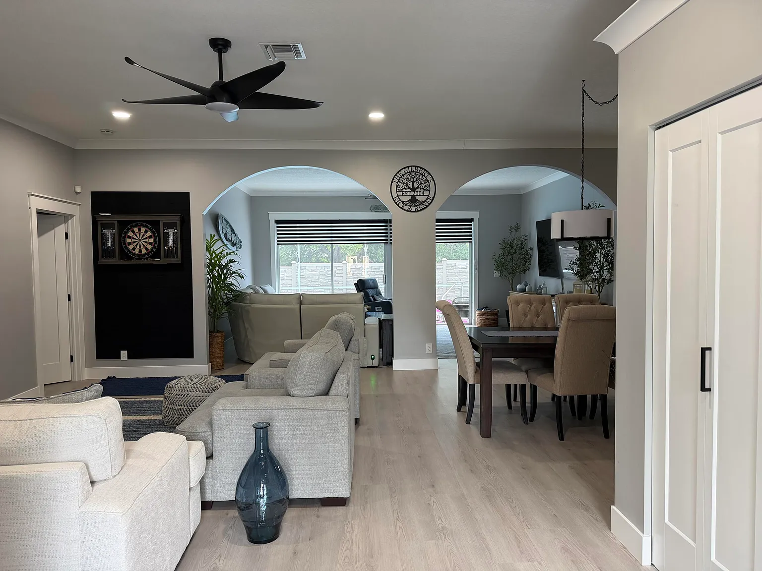 3 bed, 2.5 bath, 2348 sqft, $3,900 — Photo 3