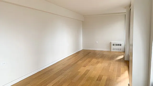 Building Photo - 254 W 51st St #17G