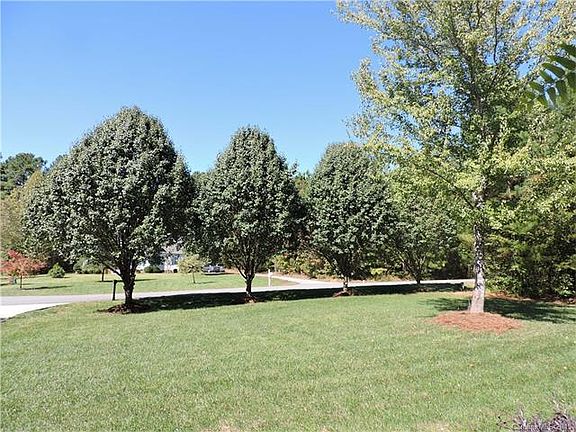 3rd image of 1499 Woodbend Ct