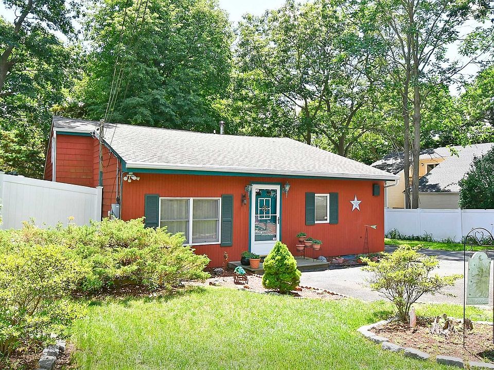 1st image of 12 Foxboro Ave