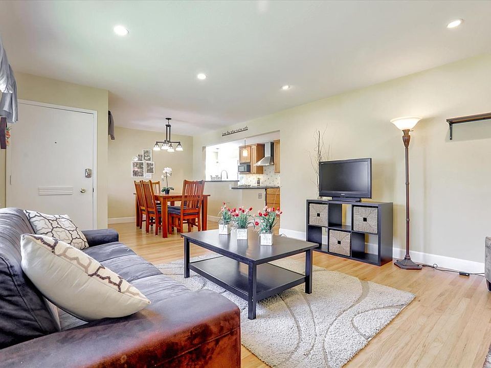 1st image of 2595 Sutro Dr