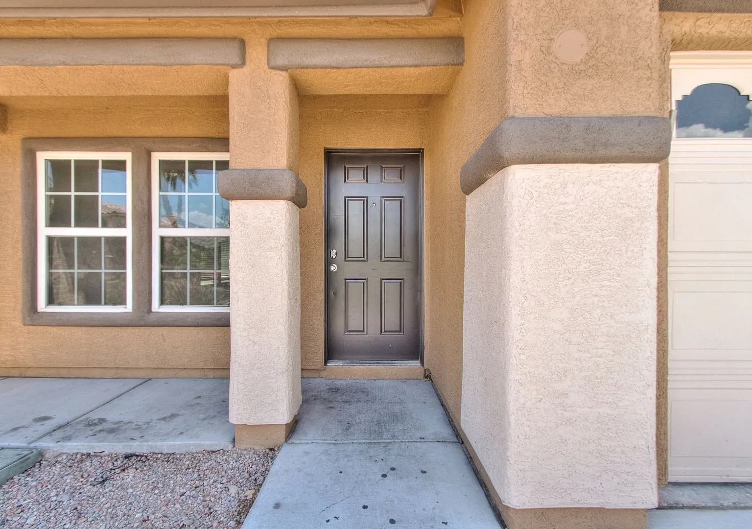 Spacious 5-Bedroom Home Plus Den - Nearly 2,800 Sq Ft — Photo 4