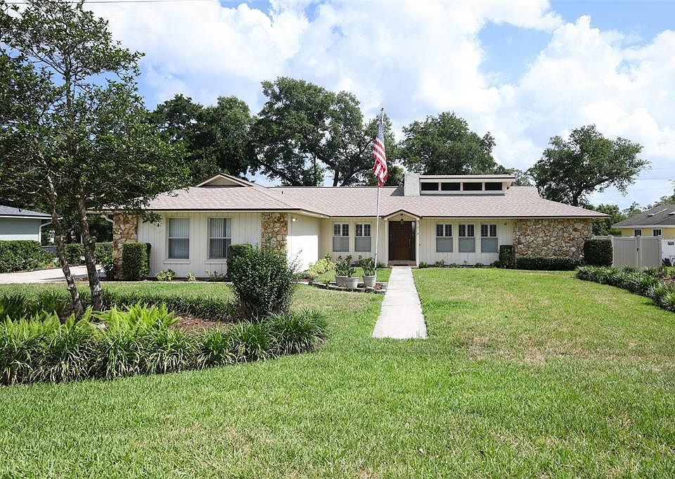 1st image of 313 White Oak Dr