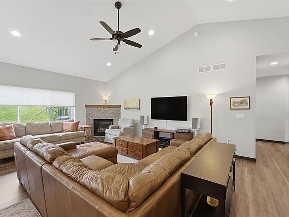 4th image of 211 Dawson Dr