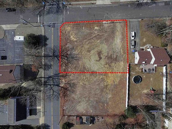 3rd image of 513 Parkwood Ave