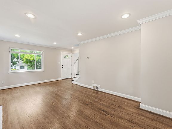 3rd image of 2341 Belleview Ave