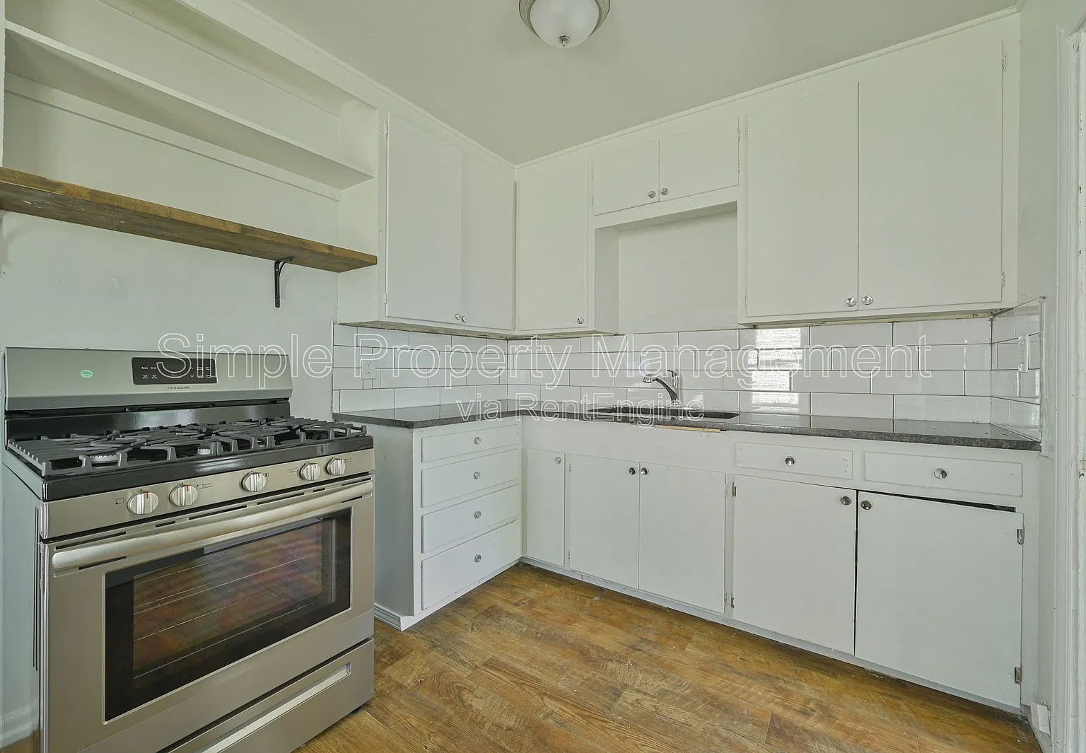 3 bed, 1.0 bath, 1136 sqft, $1,050 — Photo 1