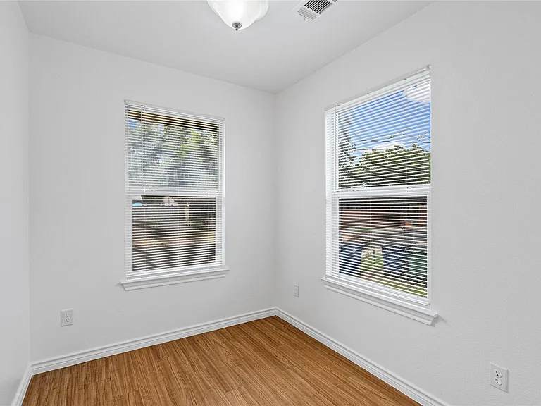 1611 E 13th St #B — Photo 7