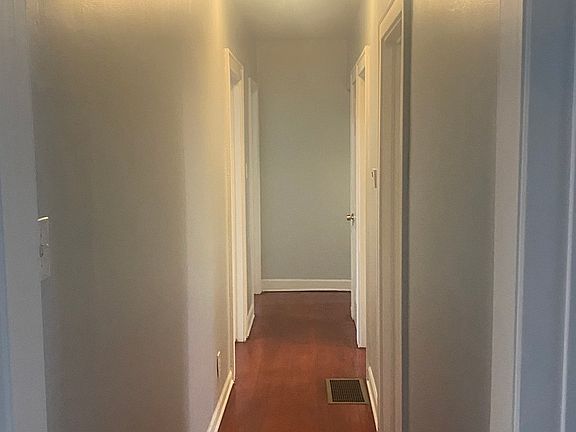 4th image of 9524 S La Salle St