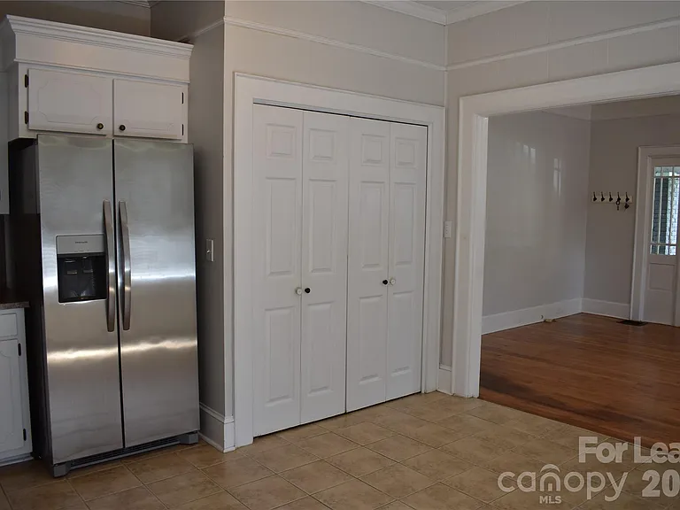 629 N Cedar St — Photo 6