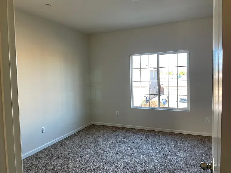 661 Granada Ct — Photo 11