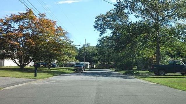 2nd image of 201 Birch Rd