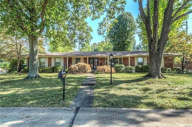 1st image of 370 Medina Dr