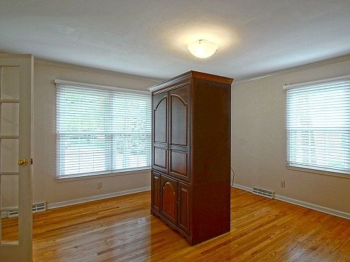 5th image of 5 Forest Valley Ct