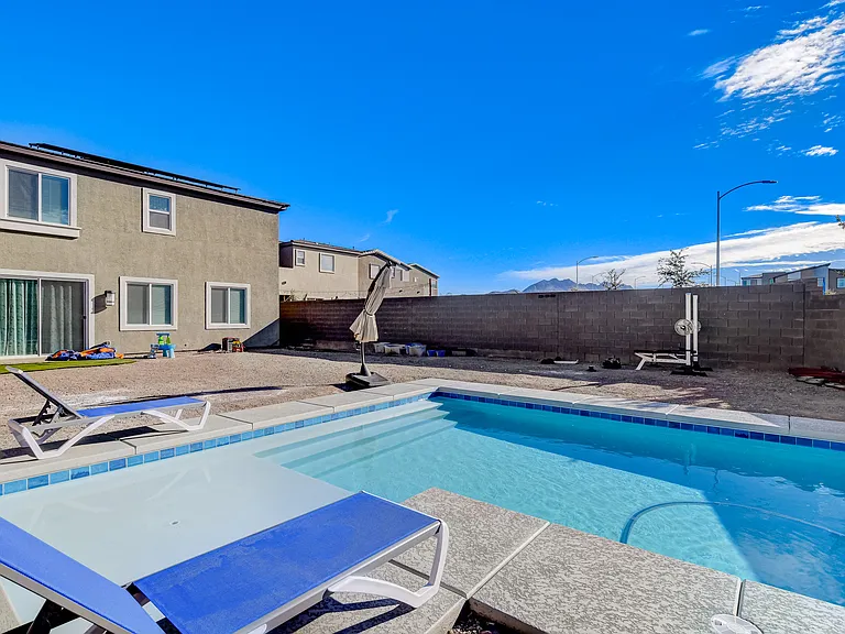 293 Mount Langley St — Photo 43