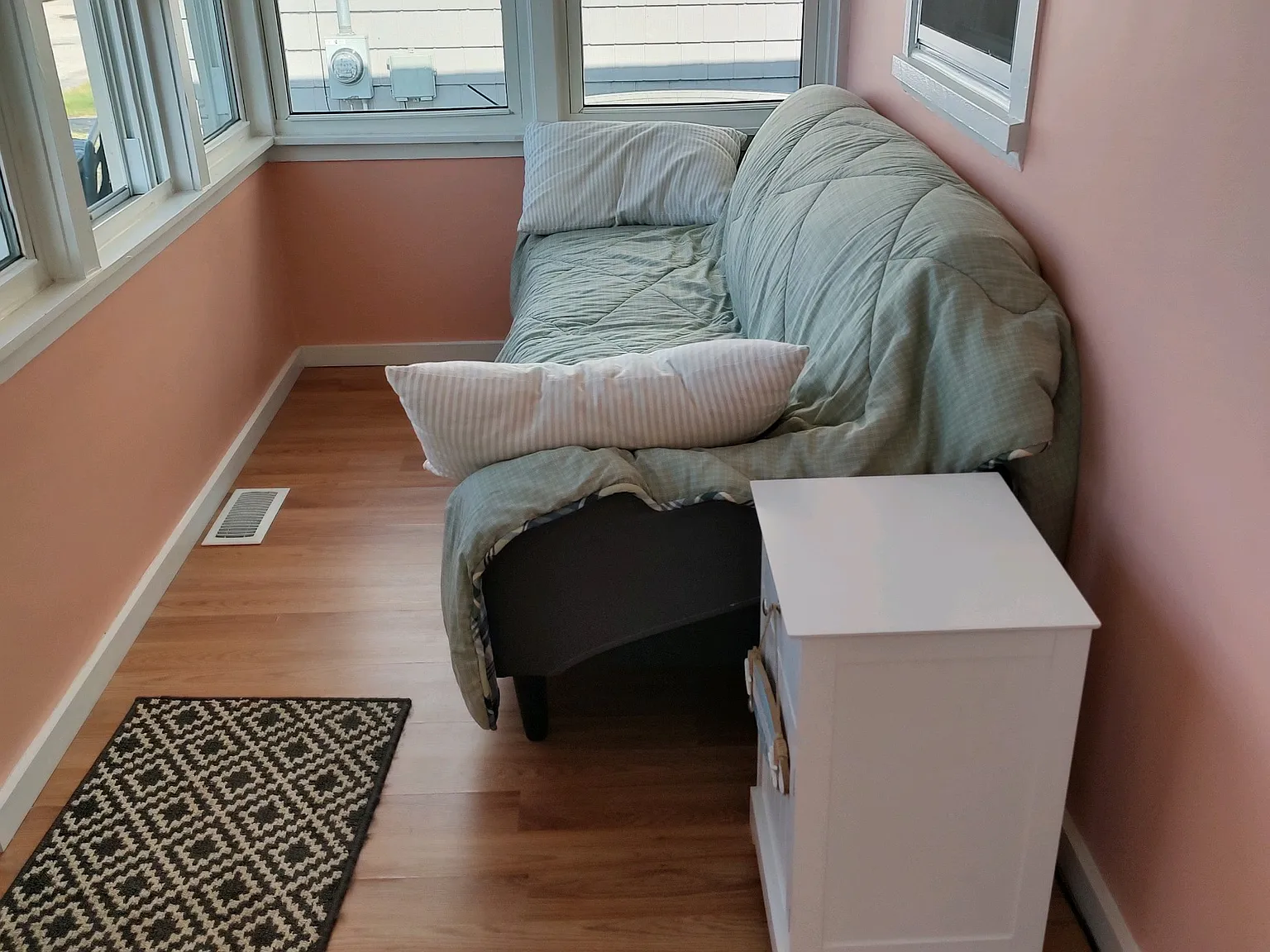 3 bed, 768 sqft, $2,200 — Photo 3