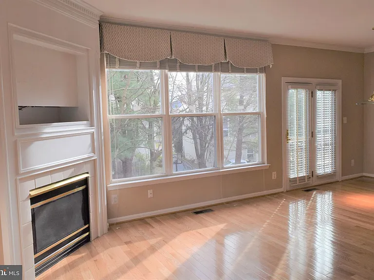 8933 Royal Astor Way — Photo 11