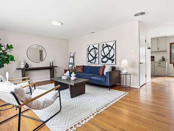 5th image of 3240 S Lowell Boulevard