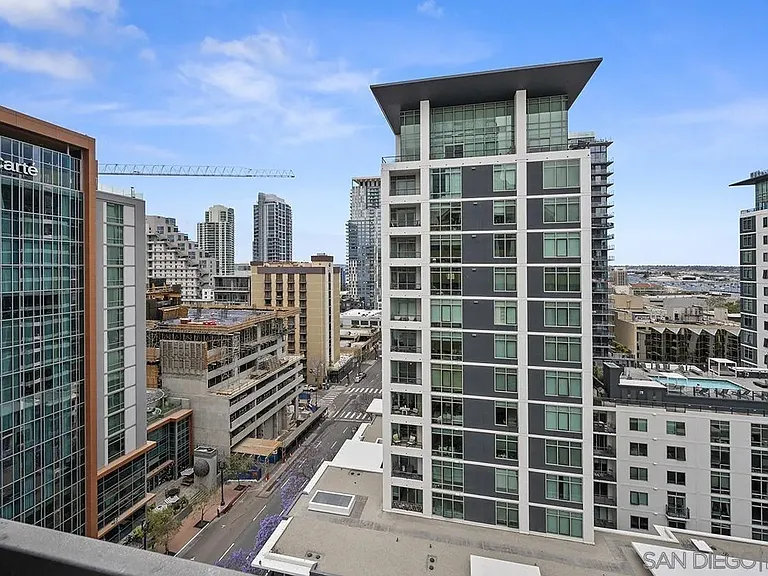 350 W Ash St #1006 — Photo 22