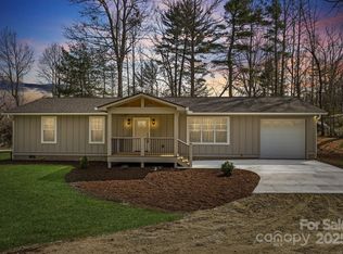 1416 Howard Gap Loop Rd, Flat Rock, NC 28731