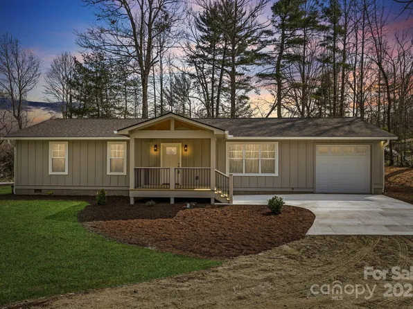 1416 Howard Gap Loop Rd, Flat Rock, NC 28731