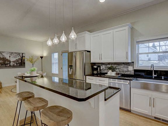 4th image of 2028 N Hubbard St