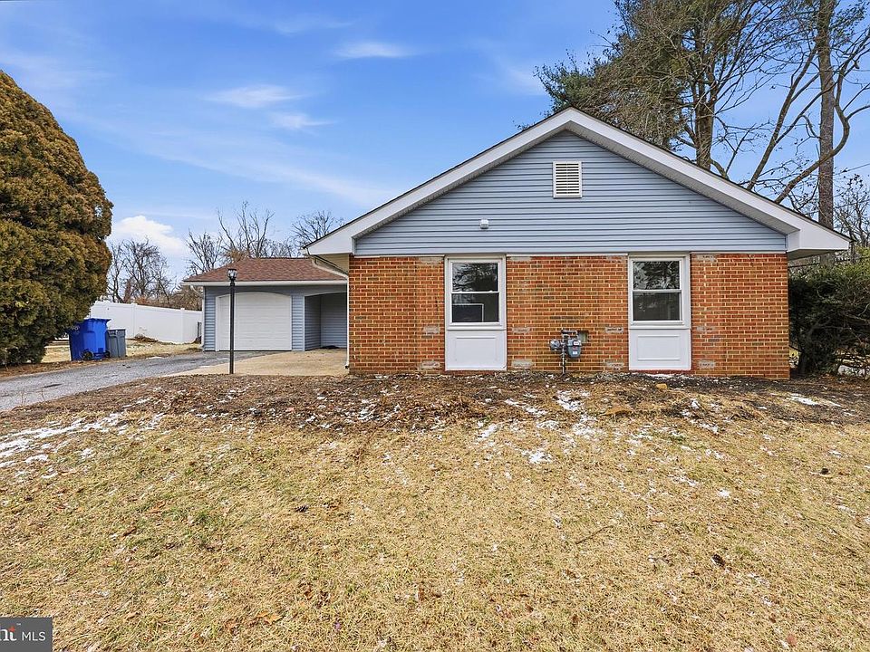 1st image of 2 Buckingham Dr