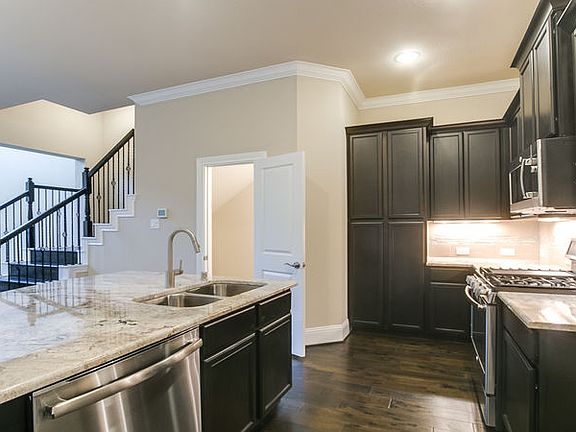 5th image of 8418 Oak Leaf Point Dr