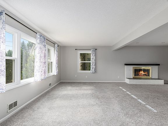 4th image of 2647 Manitoba Ct NE