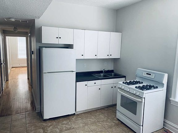 3rd image of 2652 W Iowa St #3F