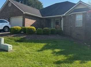 2 Sterling Cir, Johnson City, TN 37604