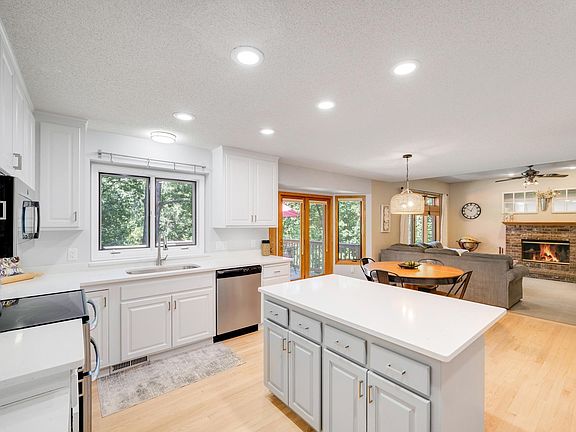 4th image of 3757 Bayberry Ln