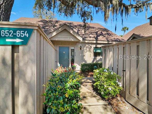 3rd image of 45 Queens Folly Rd APT 654