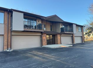 801 Oakton St UNIT 202, Elk Grove Village, IL 60007