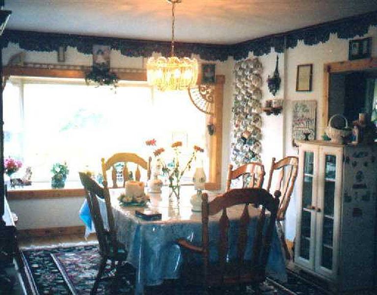 4th image of 176 ENDERS Avenue