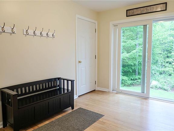 3rd image of 6 Waterford Drive