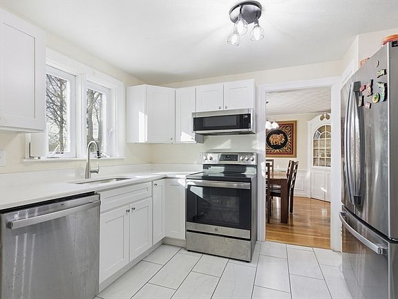 5th image of 72 Redlands Rd