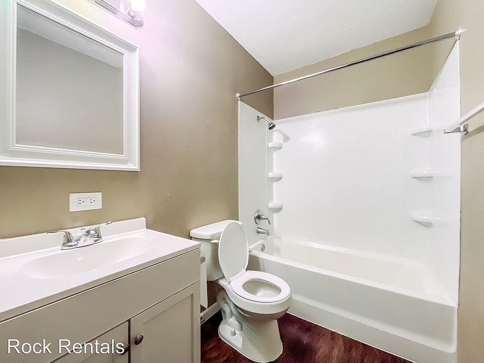 Windsor Square Apartments East 118 E 10th Ave Hutchinson KS Zillow