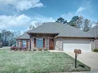 201 Crestwood Cv, Brandon, MS 39042