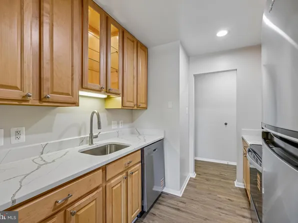 7804 Guildberry Ct APT 301, Gaithersburg, MD 20879