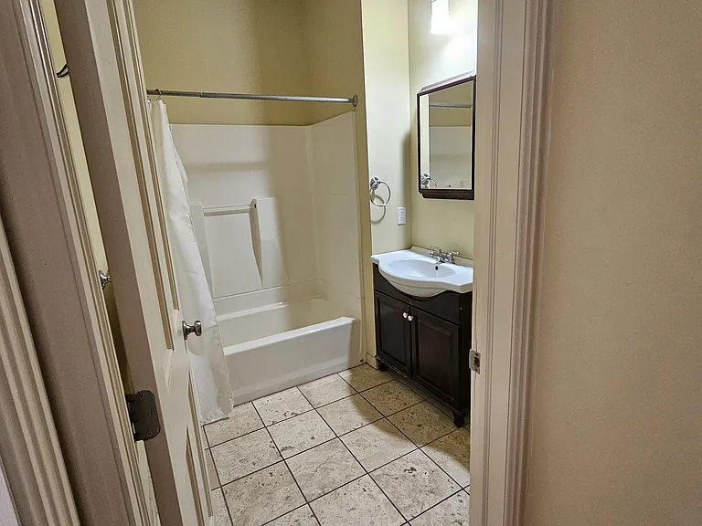 90 W Ross St — Photo 13