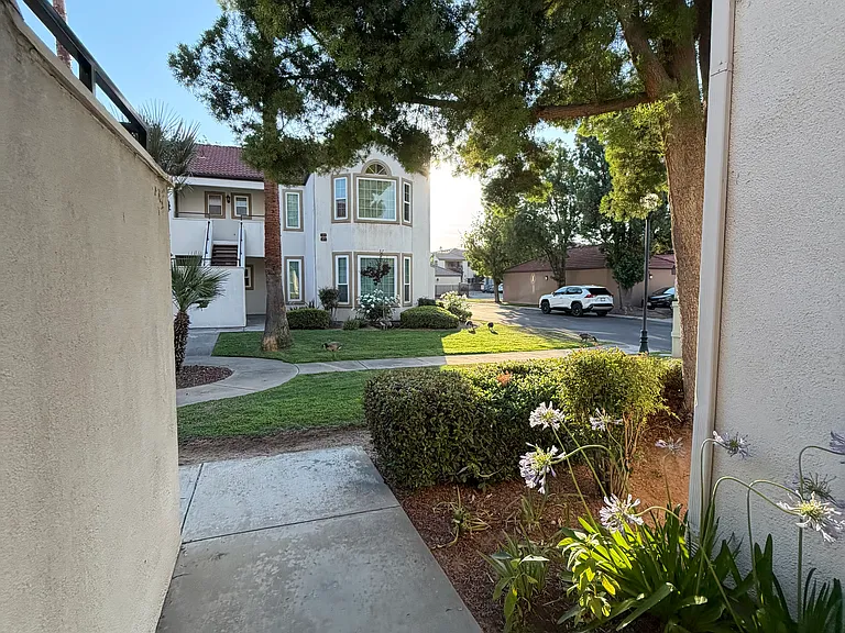 8147 N Cedar Ave #107 — Photo 17
