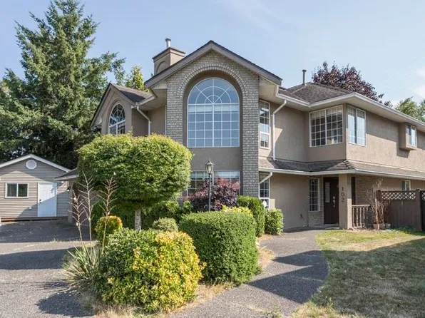 102 Viscount Pl, New Westminster, BC V3M 6L4