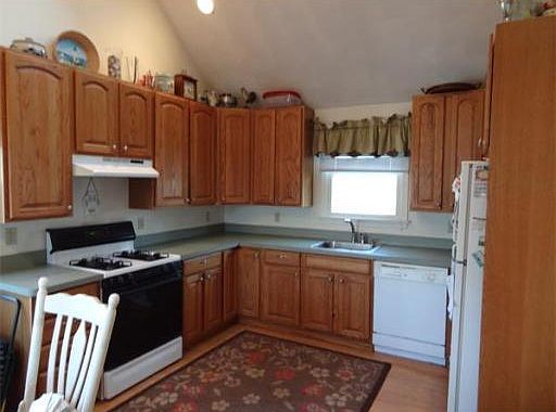2nd image of 41 Clematis Ave
