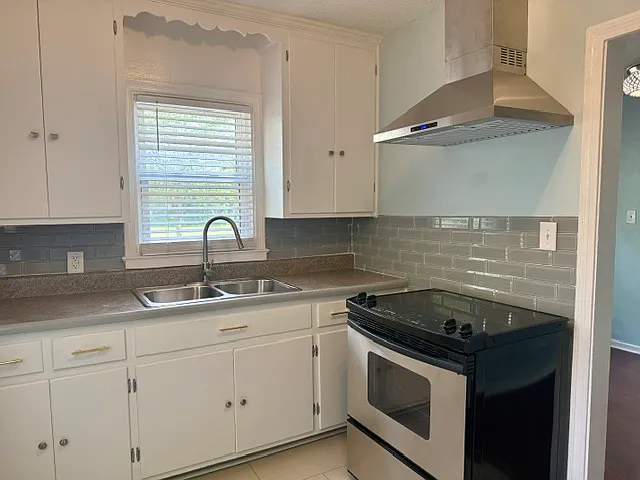 335 Nathan Hunt Dr — Photo 1