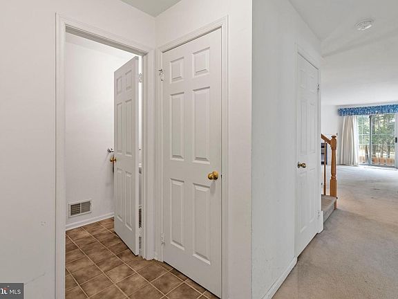 4th image of 521 Aspen Woods Dr #110
