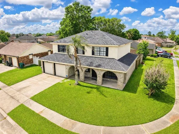 2024 Spanish Oaks Dr, Harvey, LA 70058