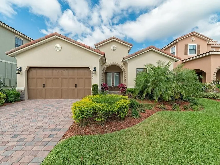 8244 Prestbury Dr — Photo 1